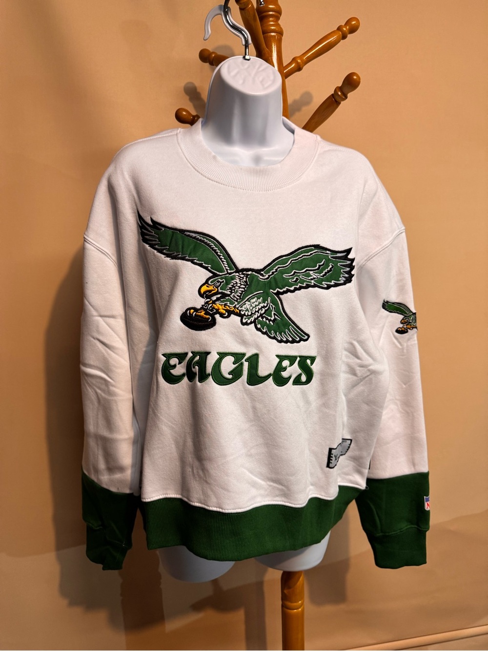 Women’s NFL Philadelphia Eagles Embroidered White and Green Crewneck Sweatshirt